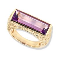 gemstone-ring-rosebud-Jane-Taylor-R95E-ring-amethyst-large-baguette-bar-ring-yellow-gold